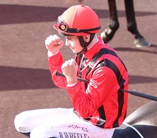 Bailey Wheeler ... he has the perfect record aboard Compelling Truth ... four wins from four riides

Photos: Graham Potter and Darren Winningham
