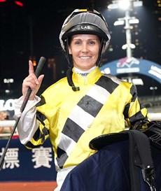 Rachel King celebrates the victory of Oversubscribed in her visit to Hong Kong