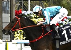 Photos: Tim Clayton</b.