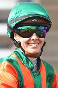 Angela Jones ... back from Saudi Arabia ... back in line to win the Jockey Challenge