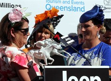 Zara Phillips presents Lenore Saunders, owner of Le Chef, with first prize in the Racing Woman's Bonus

Photos: Graham Potter