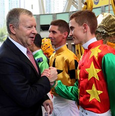 Mr. Winfried Engelbrecht-Bresges, the Hong Kong Jockey Club’s Chief Executive Officer, greets Chad Schofield before the start of the meeting 

Photos:
Courtesy Hong Kong Jockey Club