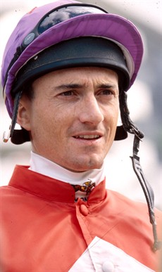 ... Douglas Whyte

Both rode a treble on the opening day

Photos:
Courtesy: Hong Kong Jockey Club