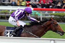 The A P O’Brien-trained Highland Reel with Ryan Moore in the saddle wins the LONGINES Hong Kong Vase (Group 1-2400M).

Photos:
Courtesy Hong Kong Jockey Club