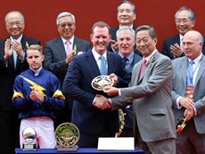 Dr Simon Ip, Chairman of the Hong Kong Jockey Club, with trainer Michael Hawkes at the presentation ceremony

Photos: Courtesy Hong Kong Jockey  Club