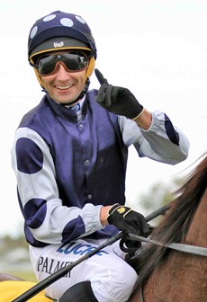 The Bryan Dais trained Zumikon is another on a hat trick. The colt saluted twice over the Grafton Carnival and, like Rednav, will be looking to bring that form to town. Matthew Palmer (pictured above) retains the ride.

Racing photos: Darren Winningham