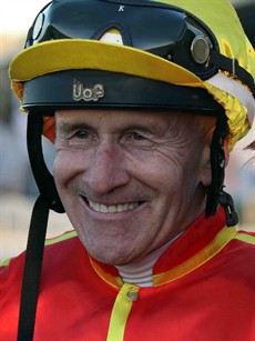 Jeff Lloyd ...

He is just so down to earth and so professional you have to take your hat off to him.

He has been a world class rider for so long and for him to bring that level of knowledge and experience back here bodes well for the young people coming through who have the opportunity to learn from such a rider.

Photos: Graham Potter