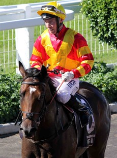 Saint Patrick's Day from Chris Munce Racing looks well placed and he will handle the damp conditions. Another nice ride for Ronnie Stewart here. (see race 3)