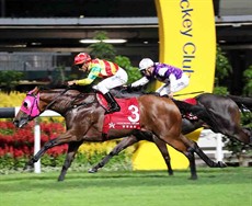 Convincible and Karis Teetan win the finale, the Class 2 Yau Oi Handicap.