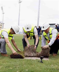 The final pieces of grass are laid on the Conghua Training Centre’s turf track by Mr. Winfried Engelbrecht-Bresges, Chief Executive Officer (centre), Mr. Anthony Kelly, Executive Director, Racing Business & Operations (right) and Mr Philip Chen, Director of Property (left).