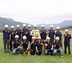 Members of the Conghua Training Centre tracks team, including Mr Jackson Wong (back row, centre) celebrate the completion of turf laying at CTC in May 2017.

Photos: Courtesy Hong Kong Jockey Club