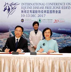 Mrs Carrie Lam, Chief Executive of the Hong Kong SAR (back row) witnesses the signing of the “Memorandum of Understanding Concerning the Support of Guangzhou Racecourse as a Key Project in the Promotion of the Establishment of Greater Bay Area” by Mr Li Yuanping, Vice Minister of the General Administration of Quality Supervision, Inspection and Quarantine, the People’s Republic of China (left of the front row) and Professor Sophia Chan, Secretary for Food and Health of the Hong Kong SAR (right of the front row).

Photos: Courtesy Hong Kong Jocley Club