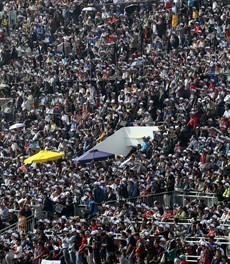 Attendance was 94,560 and the day’s turnover came in 5.4% higher than last year at HK$1.6 billion, a new record for the meeting.

Photos: Graham Potter