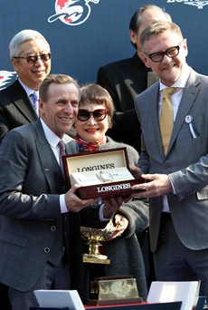 John Size at the presentation after Mr Stunning had won the LONGINES Hong Kong Sprint