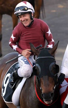 The Jockey Challenge ... Looks like a landslide to Jeff Lloyd – take the short odds and just line up to collect!

Photos: Darren Winningham and Graham Potter