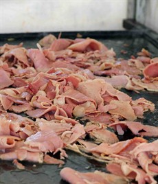 Hold on – have I time for a traditional Grafton BBQ ham roll – or as they used to be known “Pig Roll”. The pig (BBQ Ham) rolls are going off at the Carnival – only $8 each. I see that Mitchell Speers has been enjoying this cuisine rather than eating meat pies!


Photos: Darren Winningham