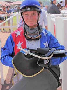 Jamie Lee Kah was in Darwin for the last two days of the Carnival on Palmerston Sprint Day and Darwin Cup Day. Despite having not luck on Saturday she was determined to post her first win on the Darwin track! She finally cracked a win in race three on Cup Day on the Angela Forster trained Riviera Romance who was sensationally backed from $3 into a $1.70 favourite. 

