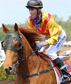 Felicia Bergstrand also managed a winning double on Cup Day in races 4 and 6. She had been unlucky on the previous two days, but she showed that she is a great rider winning aboard these two runners that were not really fancied in the markets.

