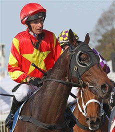 I think that Jackson Murphy’s claim may hold the secret to the outcome with his engagement to ride the Michael Costa trained Gold Ambition (5) - pictured here with Scott Galloway on board. This runner is better suited at Doomben – forget the recent run at the Sunshine Coast and look for a big improvement. (see race 9)


Photos: Graham Potter