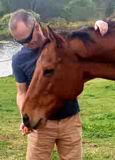 Keeping in touch with an old mate … another special moment with Buffering

Photos: Graham Potter
