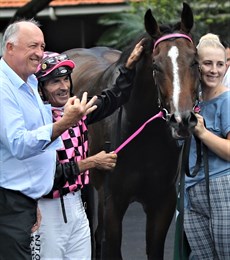 Rothfire with trainer Robert Heathcote (left)

Photos: Graham Potter and Darren Winningham
