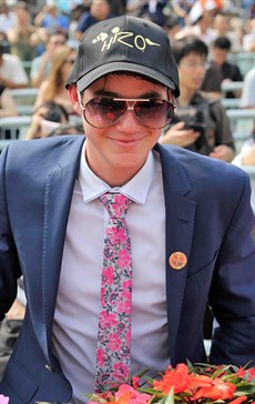 Jake Bayliss ... looking cool in an HRO cap, but he is a tough customer in the saddle