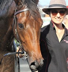 I note that Alligator Blood connections are looking at the WS Cox Plate and with that news the star galloper has been put at $15 for the Cox while he is already solid in the market for the Golden Eagle.

Photos: Graham Potter and Darren Winningham