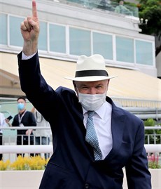 Hayes paid tribute to his late father, Colin Hayes, “this is really special because it’s a new chapter for me, it’s Father’s Day and I’m wearing my late father’s tie to bring me a bit of luck,” Hayes said.