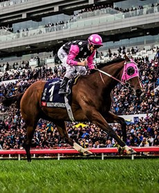 Beauty Generation wins the 2018 LONGINES Hong Kong Mile.