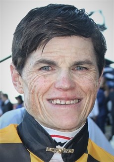 Craig Williams rides Paradee (see race 5)