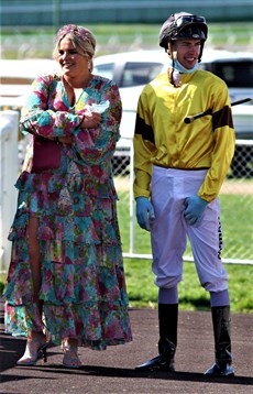 The Red Wave team (above and below) ... ready to go for the Garden City Guineas
