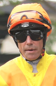 Michael Cahill ... brought Single Dizire home under a good ride

Photos: Graham Potter and Darren Winningham