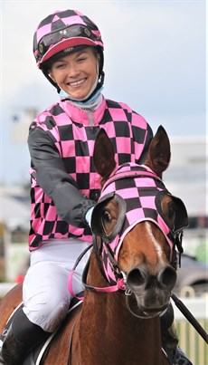 Leah Kilner in the Robert Heathcote stable colours (see race 1)