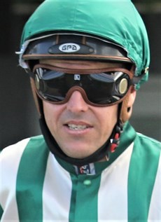 Ryan Maloney ... he rides Weona Smartone (see race 5)