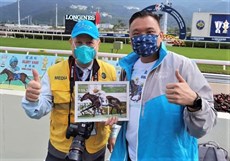 I had a gift for Vieri as well – but, as usual, he beat me to it. He presented WINNO with a hand painted framed picture of Golden Sixty the Hong Kong reigning champion. It was truly a humbling gift. 