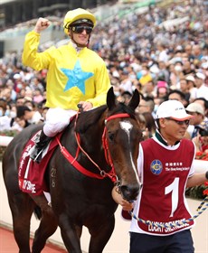 Zac Purton brings Lucky Sweynesse back to scale after his win in Chairman's Sprint Prize in April.

Will these scenes be repeated at Sha Tin on Sunday?