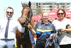 Mahbaby and her Country Stampede Final win (above and below)