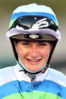 Jamie Kah ... she will ride Steady Ready in the $1 million QTIS Open Handicap on Magic Millions Day

 Photos; Graham Potter and Hong Kong Jockey Club