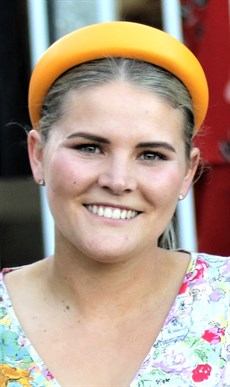 Maddy Sears (pictured above) ... she co-trains Geitz with her father Tony. Angela Joines (pictured below) takes the ride (see race 1)
