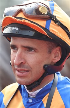 Michael Rodd ... he rides my pick Metalart in the Group 3 BRC Sprint (see race 9)

Photoss: Graham Potter and Darren Winningham
